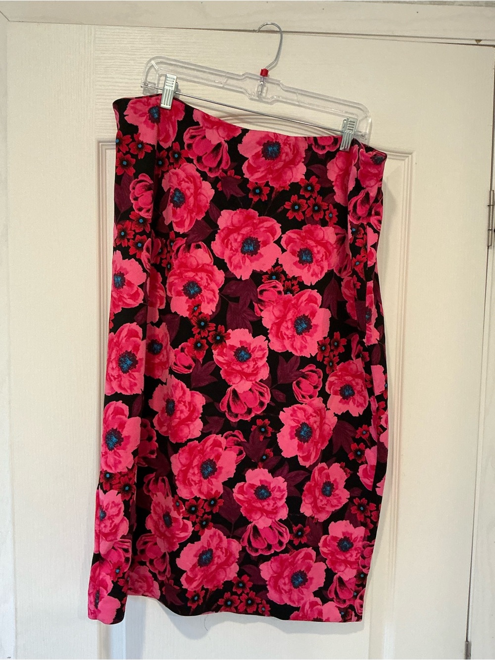 Worthington Black Pencil Skirt with Hot Pink Floral Print 18 W Euc